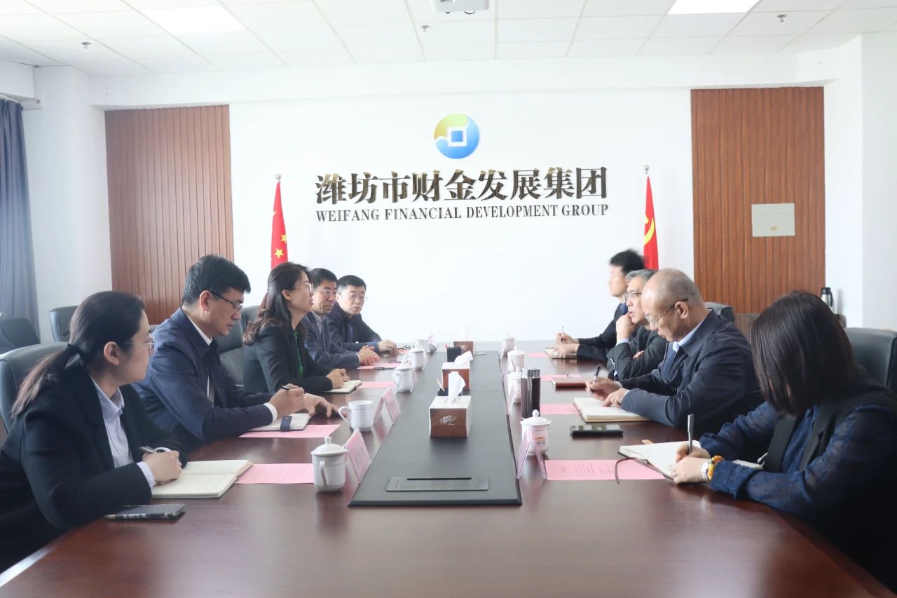 奎文区政府党组成员、副区长李丰伟一行到市财金集团座谈交流